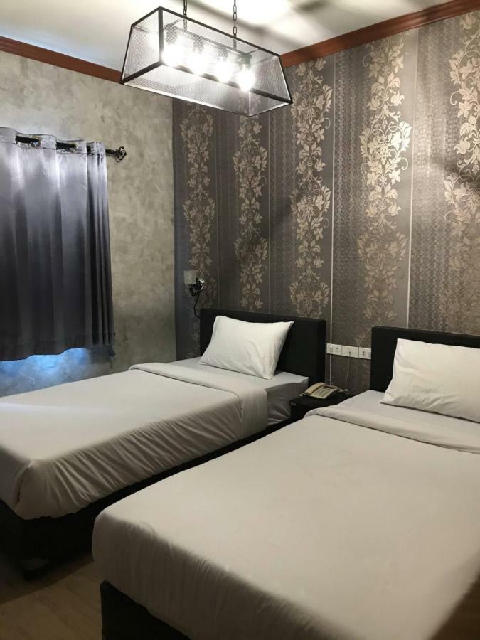 Center Point Plaza Hostel Bangkok Buitenkant foto